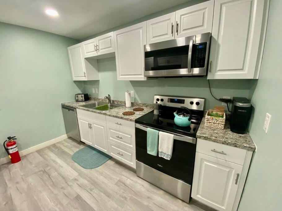 Serene Renovated Oasis Near Downtown Area *