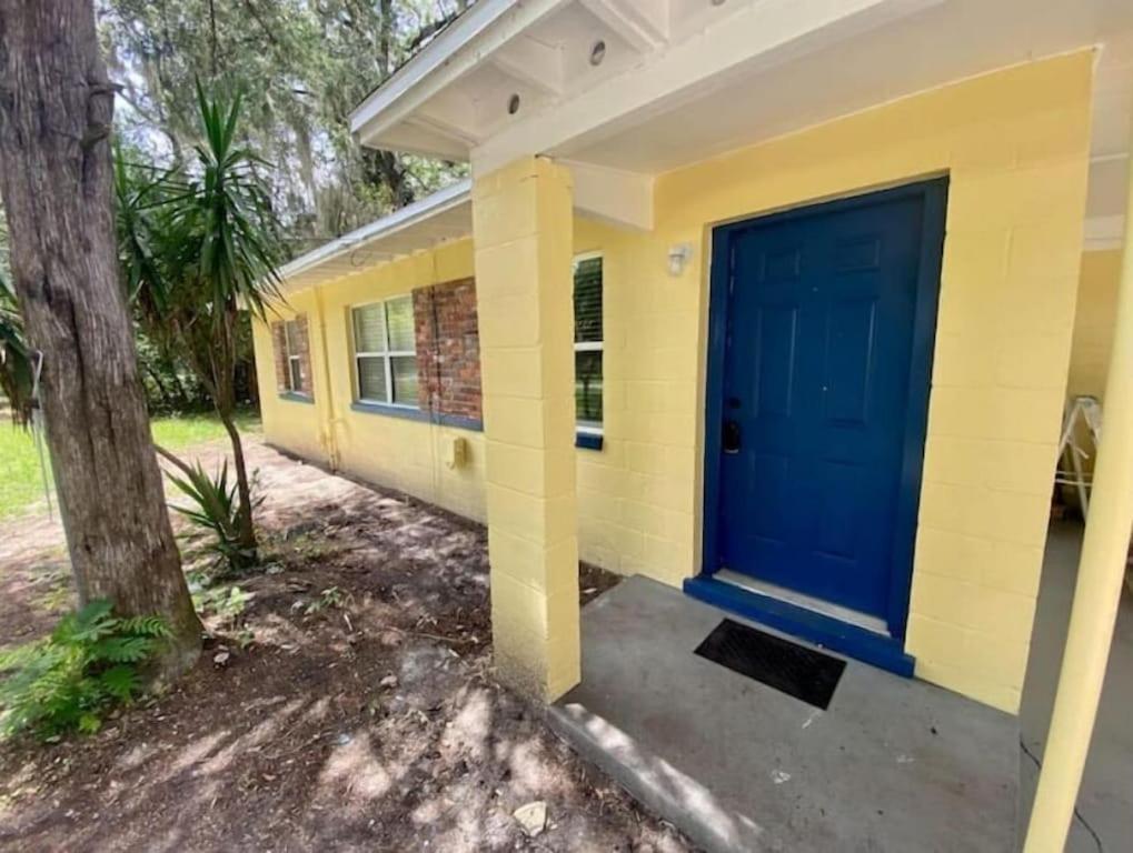 Peaceful Renovated House Centrally Located Gainesville