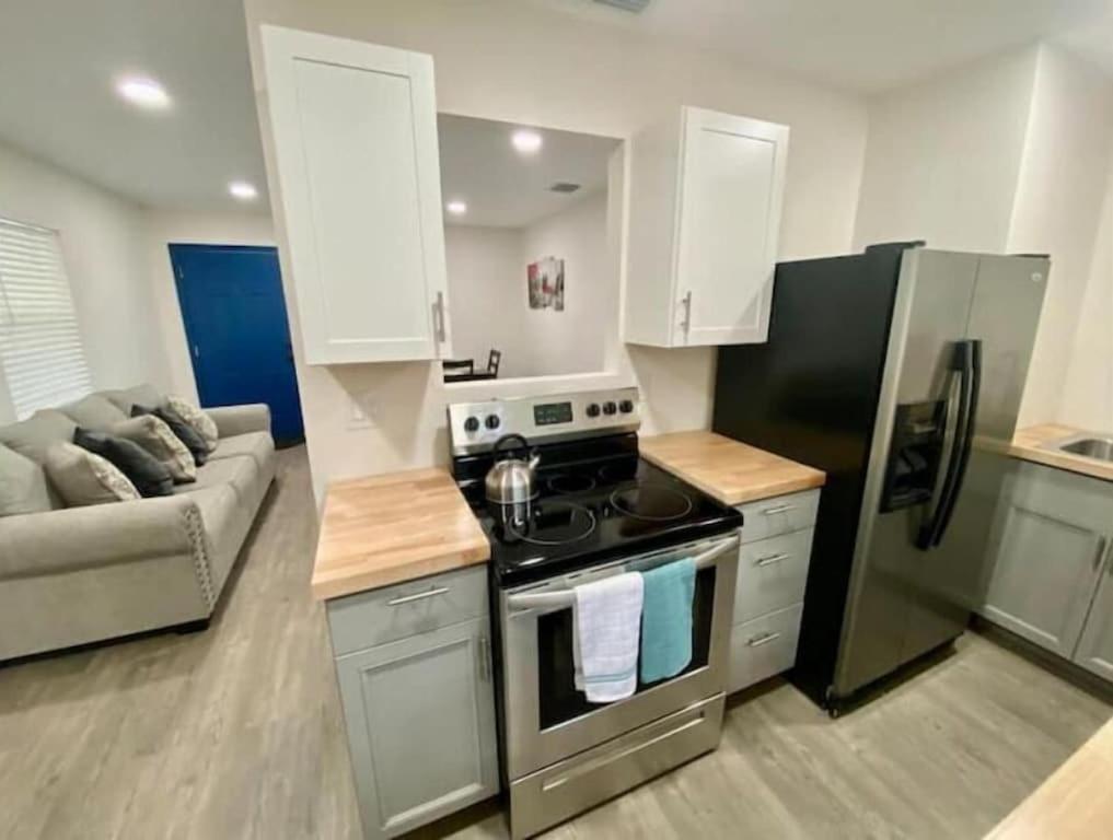 Peaceful Renovated House Centrally Located Gainesville