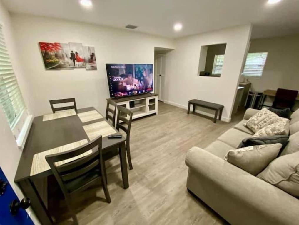 Casa de férias Peaceful Renovated House Centrally Located *