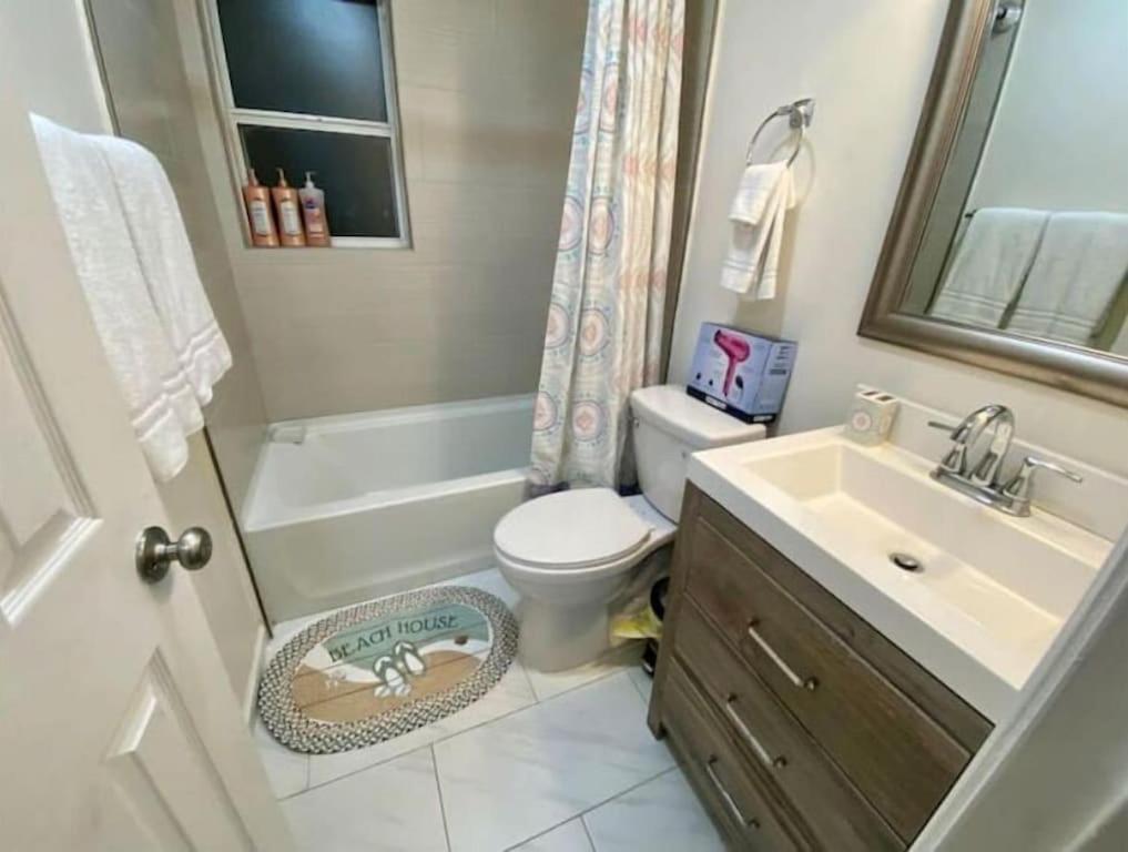 Peaceful Renovated House Centrally Located *