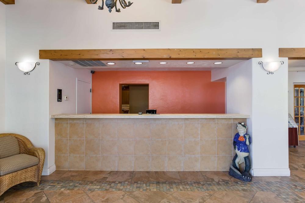 Hotel 6-gainesville, Fl 2*