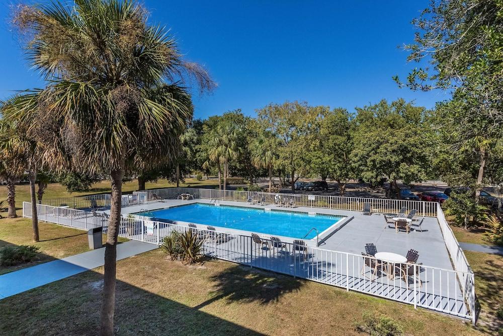 Hotel 6-gainesville, Fl 2*