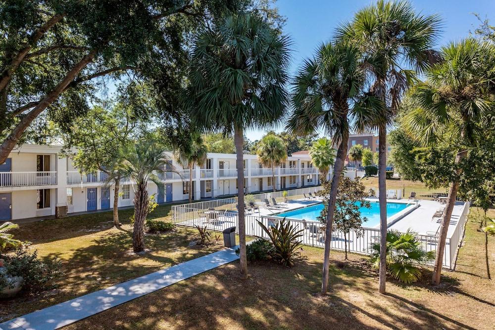 Hotel 6-gainesville, Fl Gainesville