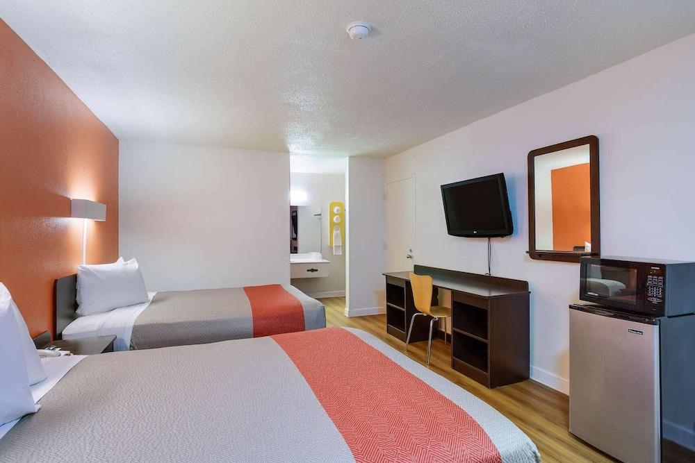 Hotel 6-gainesville, Fl