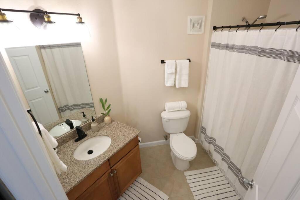 Holiday home Restful Refuge 2 Bedroom Boutique W Pool & Gym Gainesville