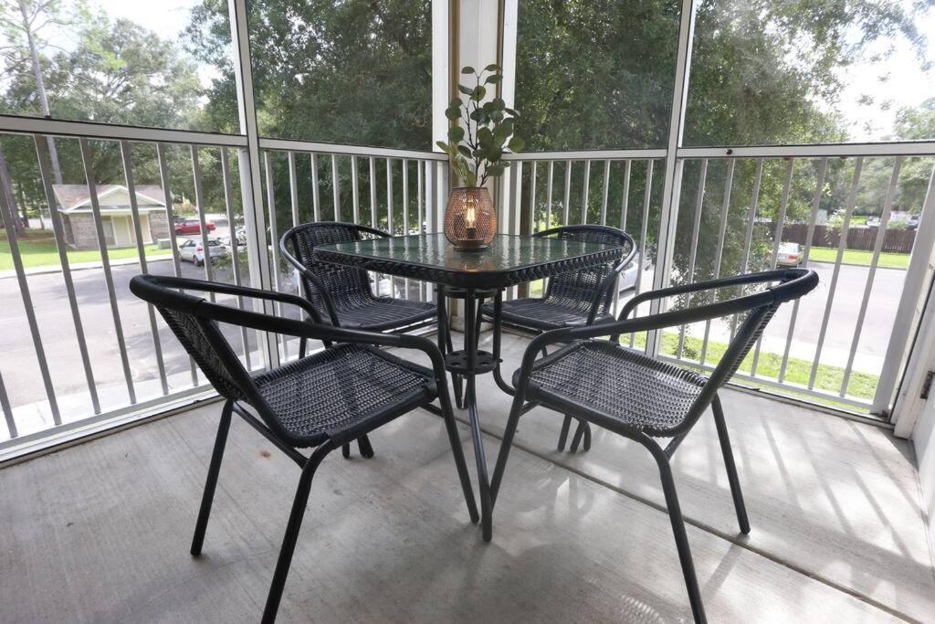 Restful Refuge 2 Bedroom Boutique W Pool & Gym Gainesville