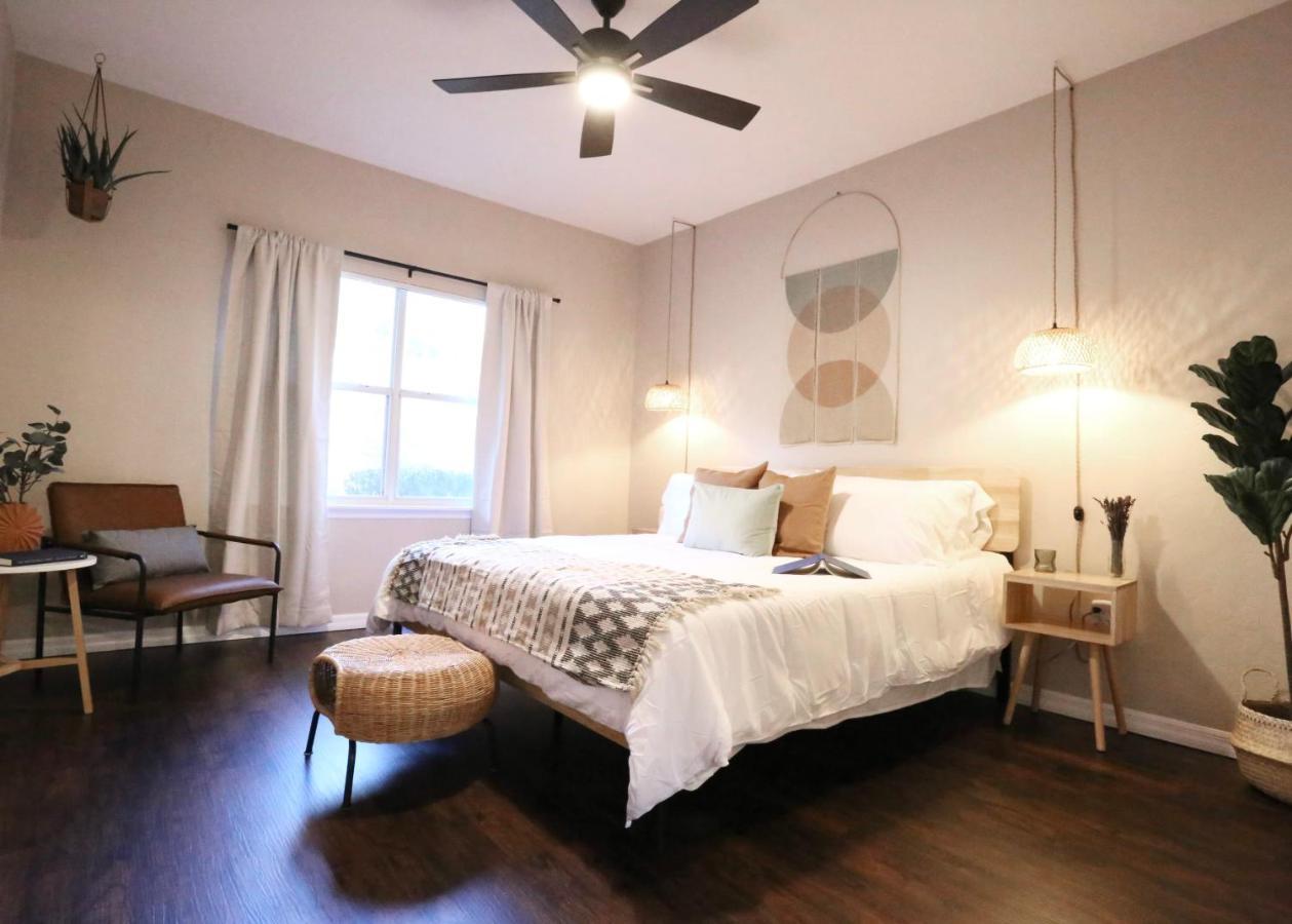 Nomad Retreat King Bed Boutique W Garage Apartment Gainesville
