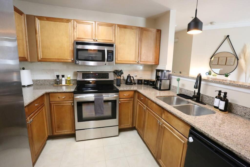 Restful Refuge 2 Bedroom Boutique W Pool & Gym Gainesville