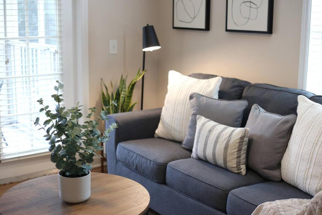 Restful Refuge 2 Bedroom Boutique W Pool & Gym