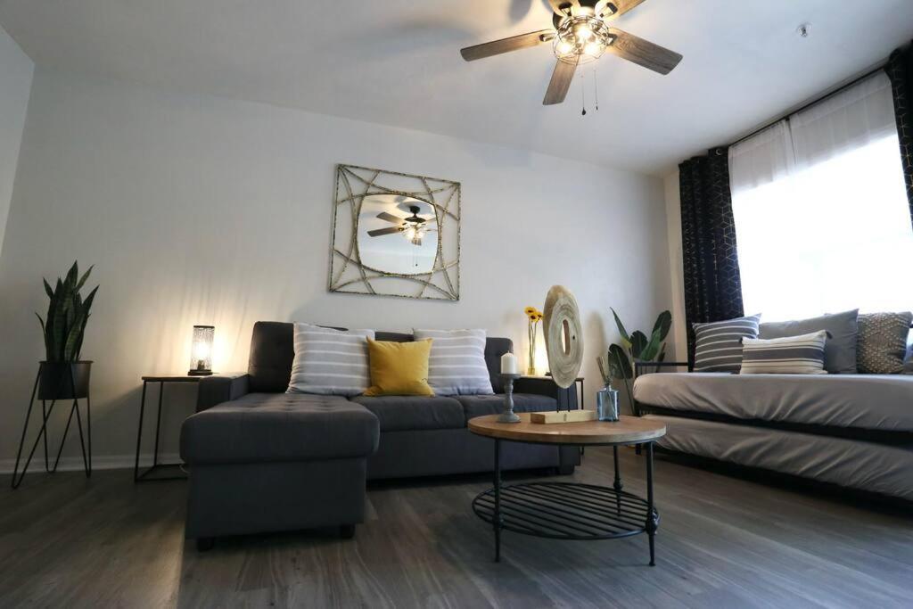 Renovated Modern Industrial 2 Bedroom Gainesville