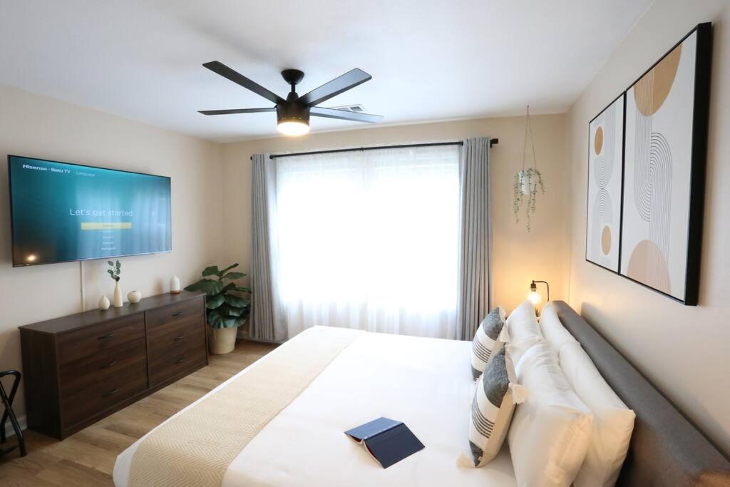 Restful Refuge 2 Bedroom Boutique W Pool & Gym Holiday home *