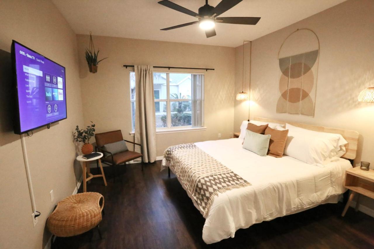 Nomad Retreat King Bed Boutique W Garage * Gainesville