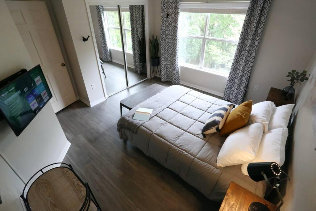 Renovated Modern Industrial 2 Bedroom * Gainesville