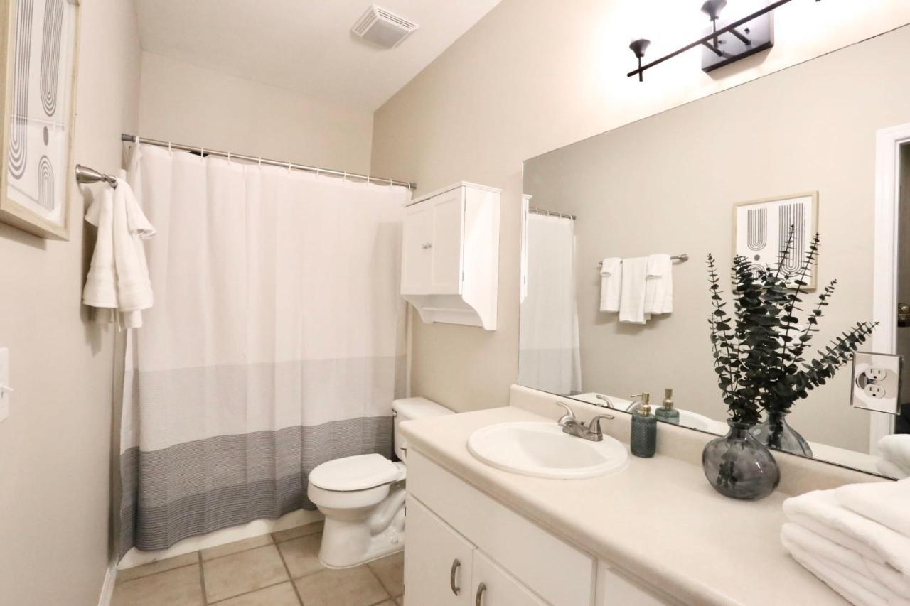 Nomad Retreat King Bed Boutique W Garage Gainesville