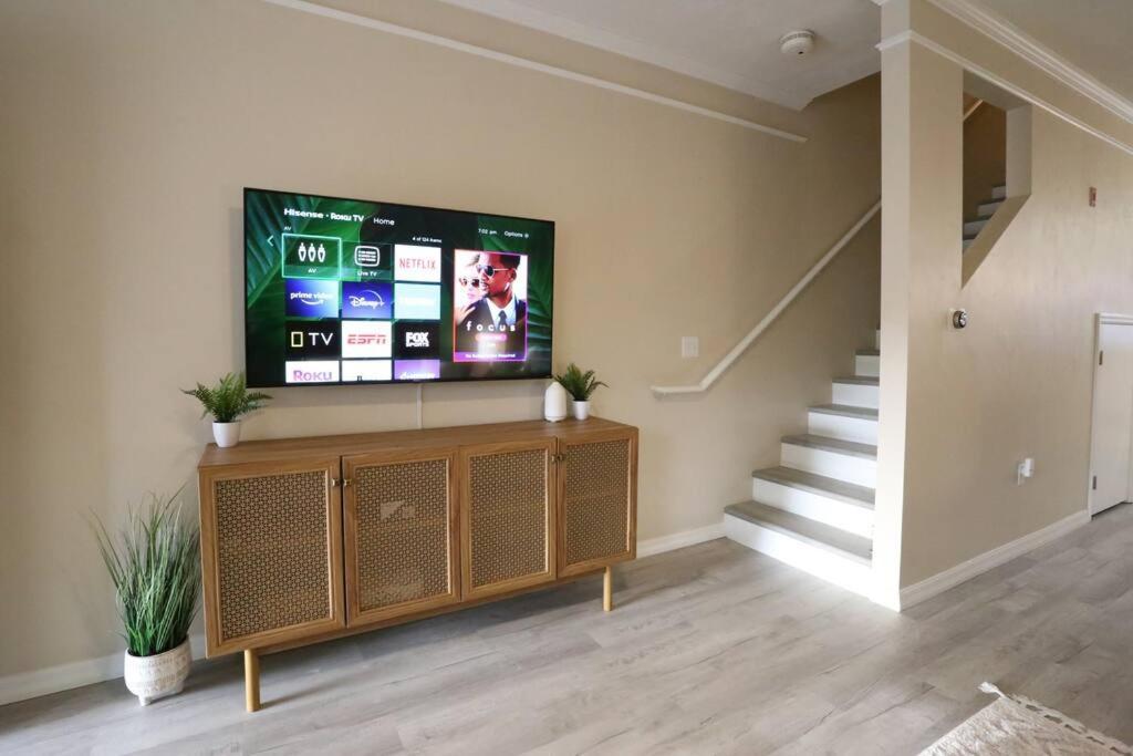 Holiday home Stylish Sanctuary King Beds Upscale Gainesville
