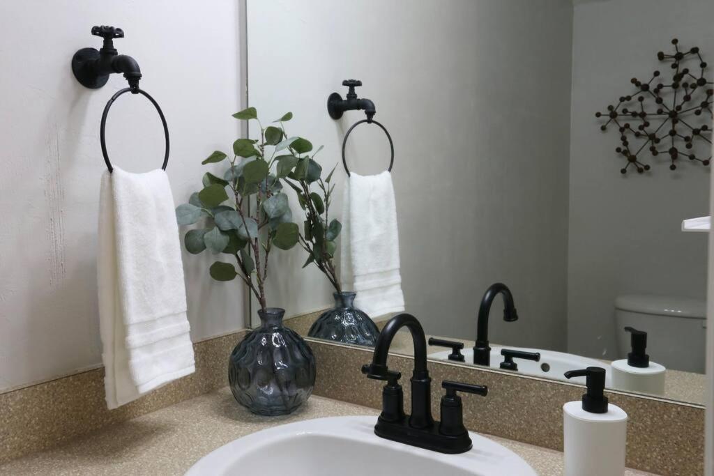Casa de férias Renovated Modern Industrial 2 Bedroom Gainesville