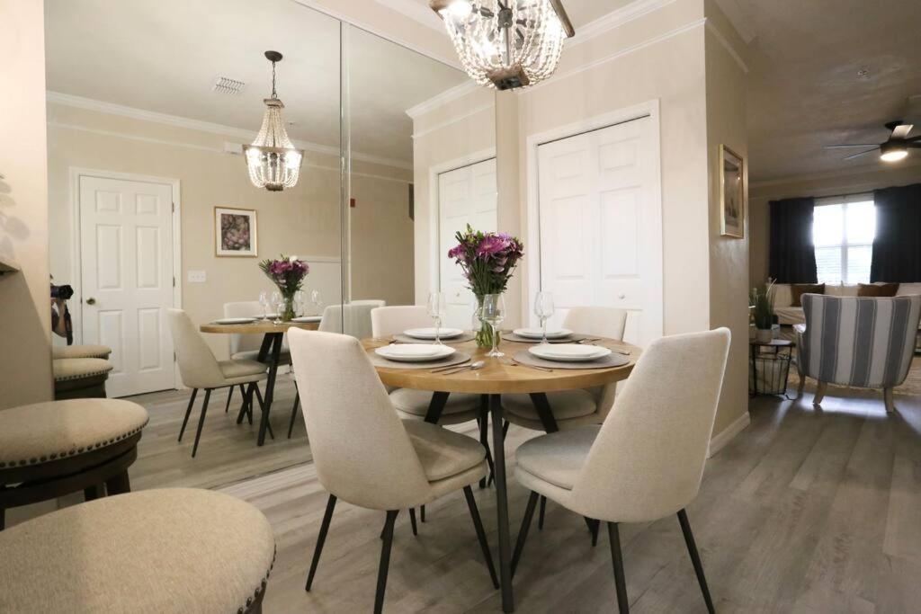 Stylish Sanctuary King Beds Upscale Holiday home *