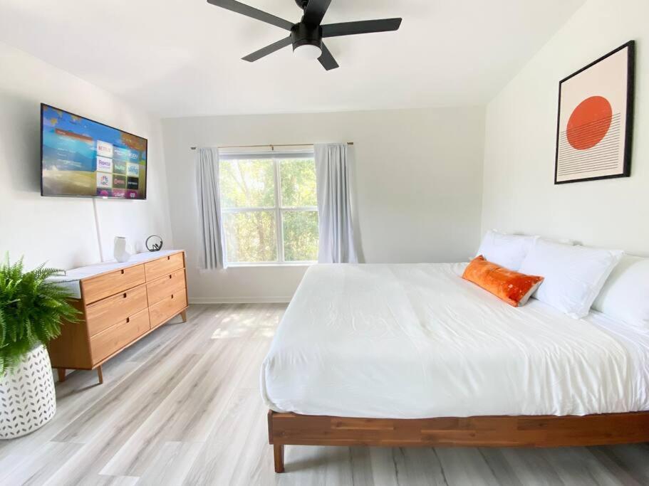 Sanctuary Bright 2 Bedroom King