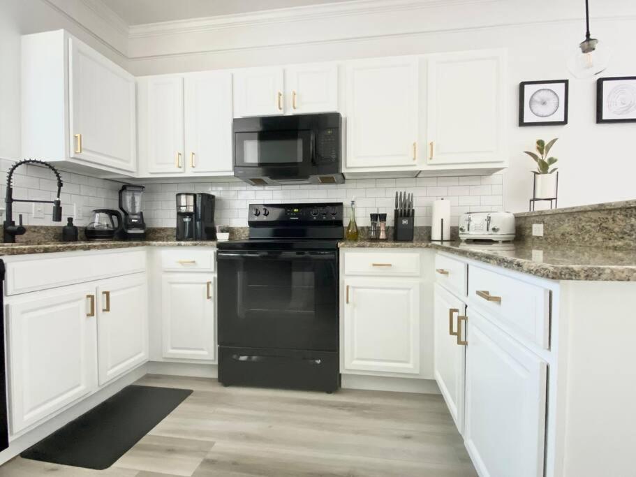 Sanctuary Bright 2 Bedroom King Holiday home *