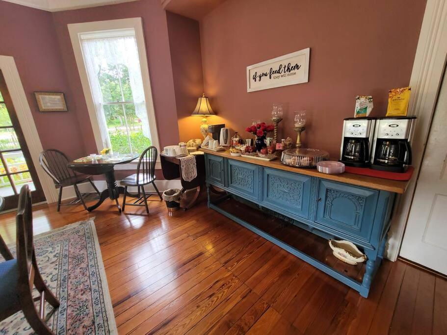 Bed & Breakfast Stardust At The Camellia Rose Downtown *