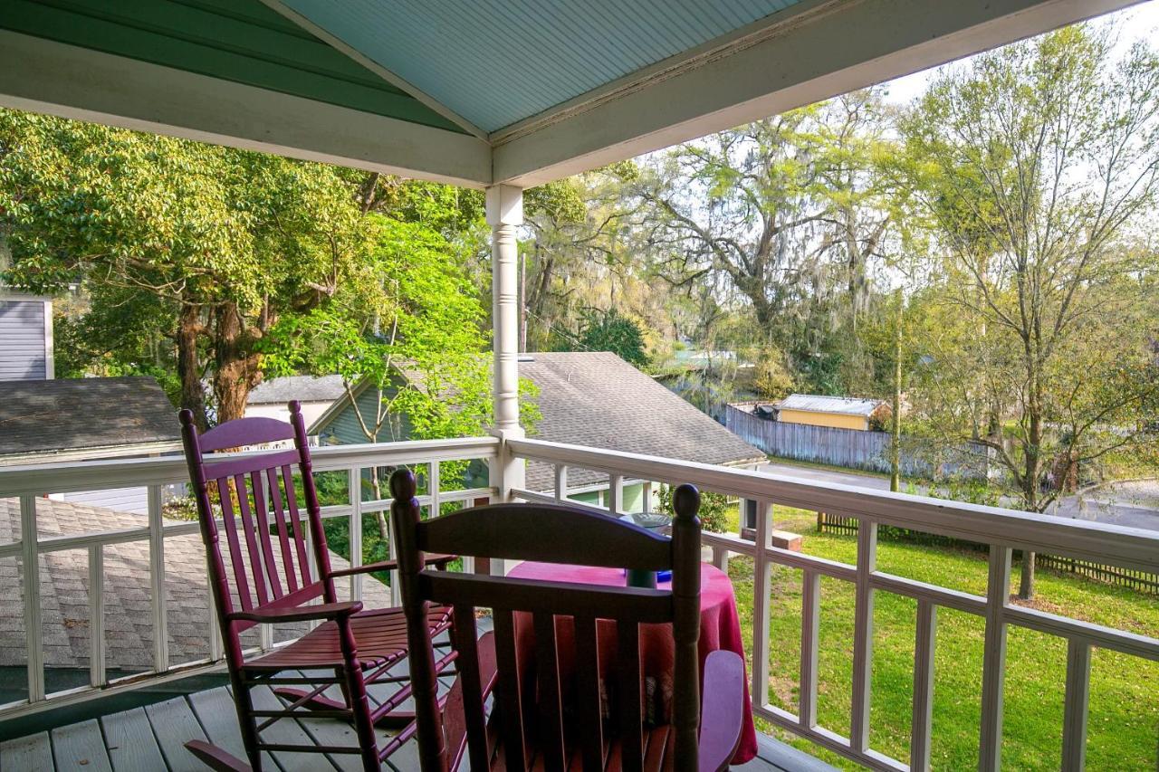 Bed & Breakfast Stardust At The Camellia Rose Downtown