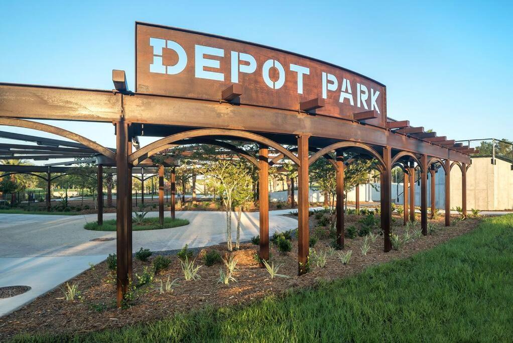 Cute Downtown By Depot Park Apartment