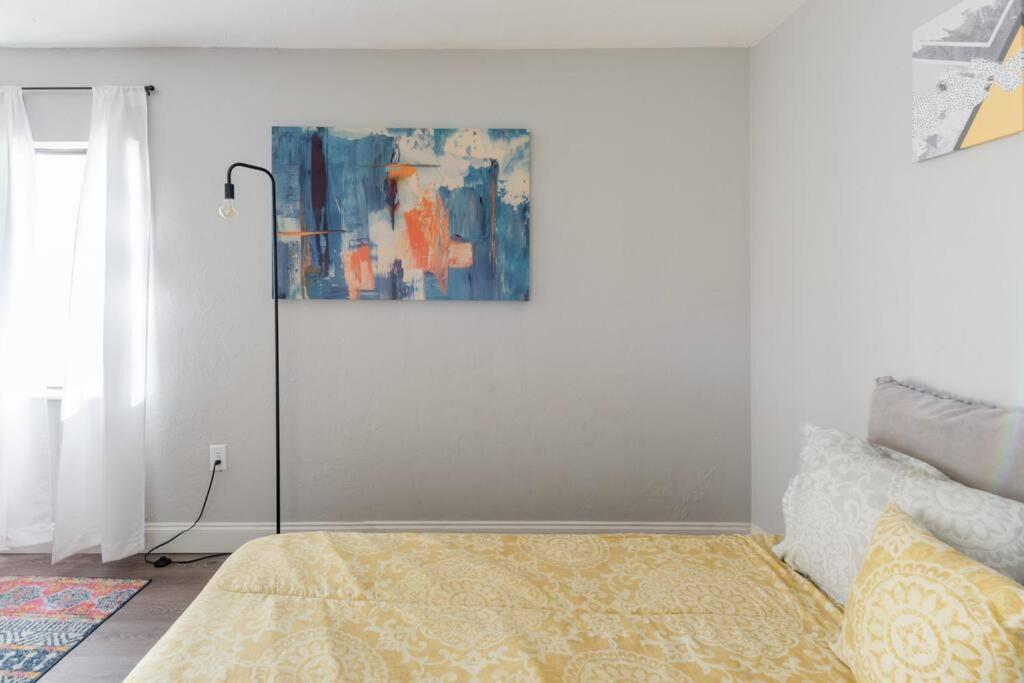 Cute Downtown By Depot Park Apartment *
