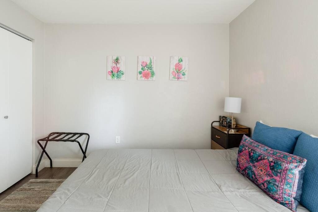 Cute Downtown By Depot Park Apartment *