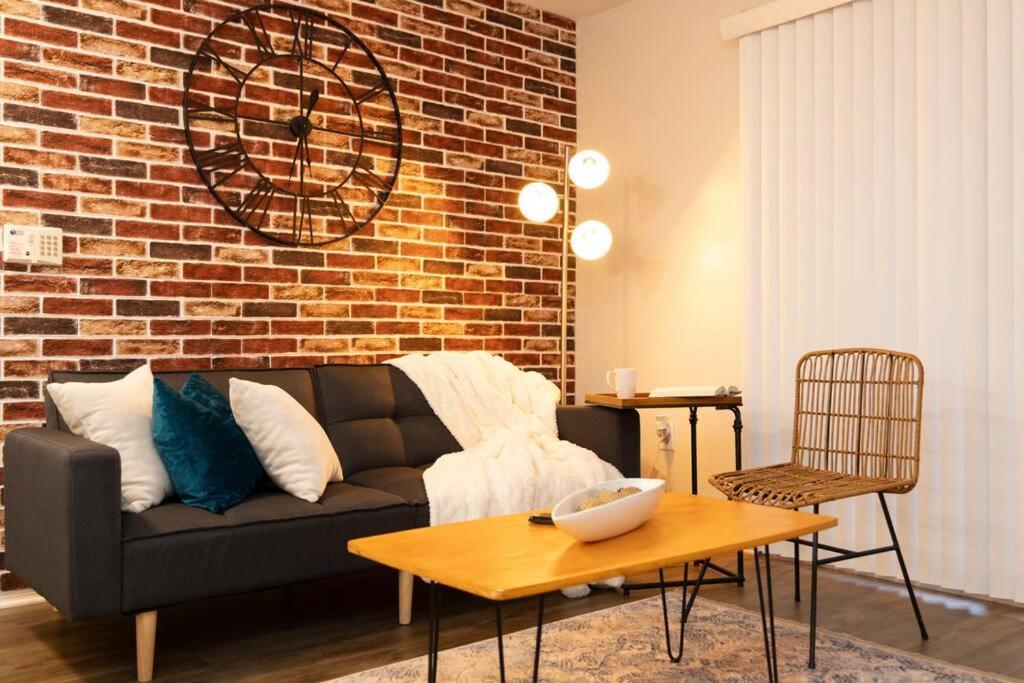 Apartamento Rustic Luxe Loft , A King Bed Hideout With Edge