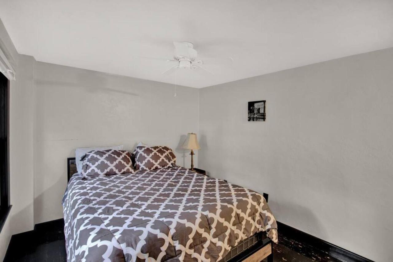 Unique Downtown 2br 2ba Close To Everything Apt.b Apartamento *