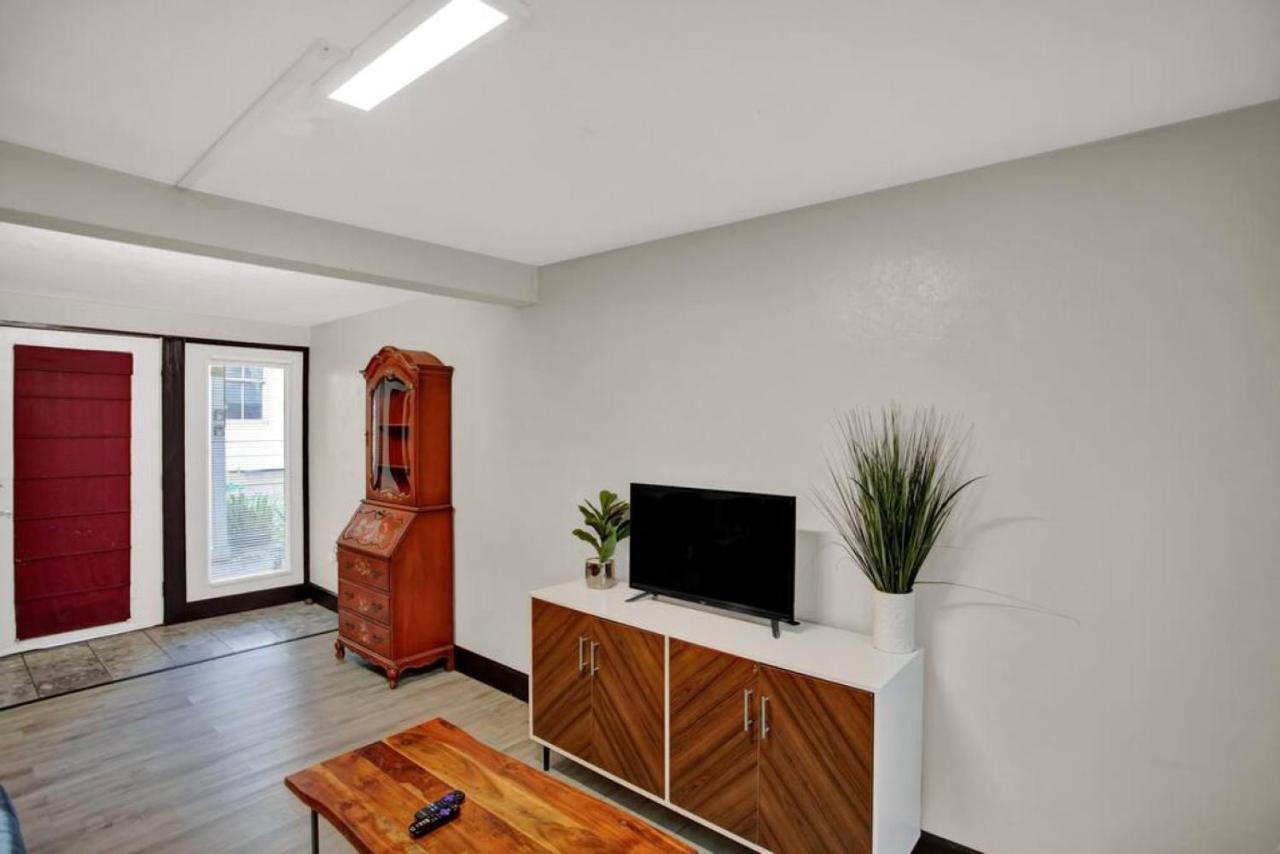 Unique Downtown 2br 2ba Close To Everything Apt.b * Gainesville