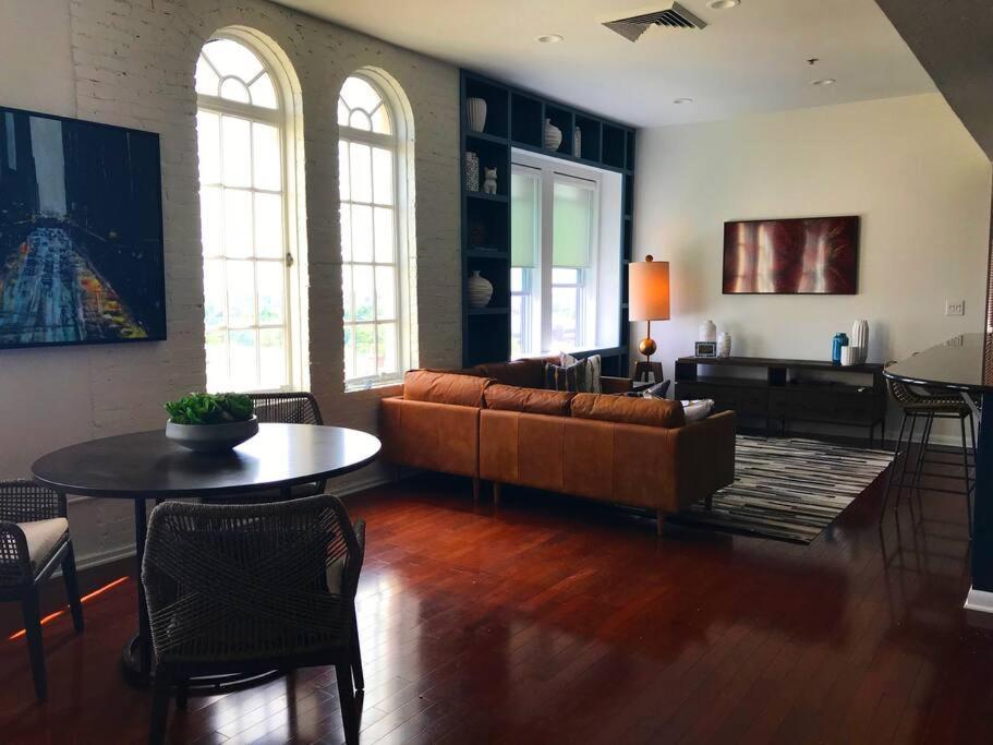 5-star Luxury - Atop The Seagle Building Gainesville