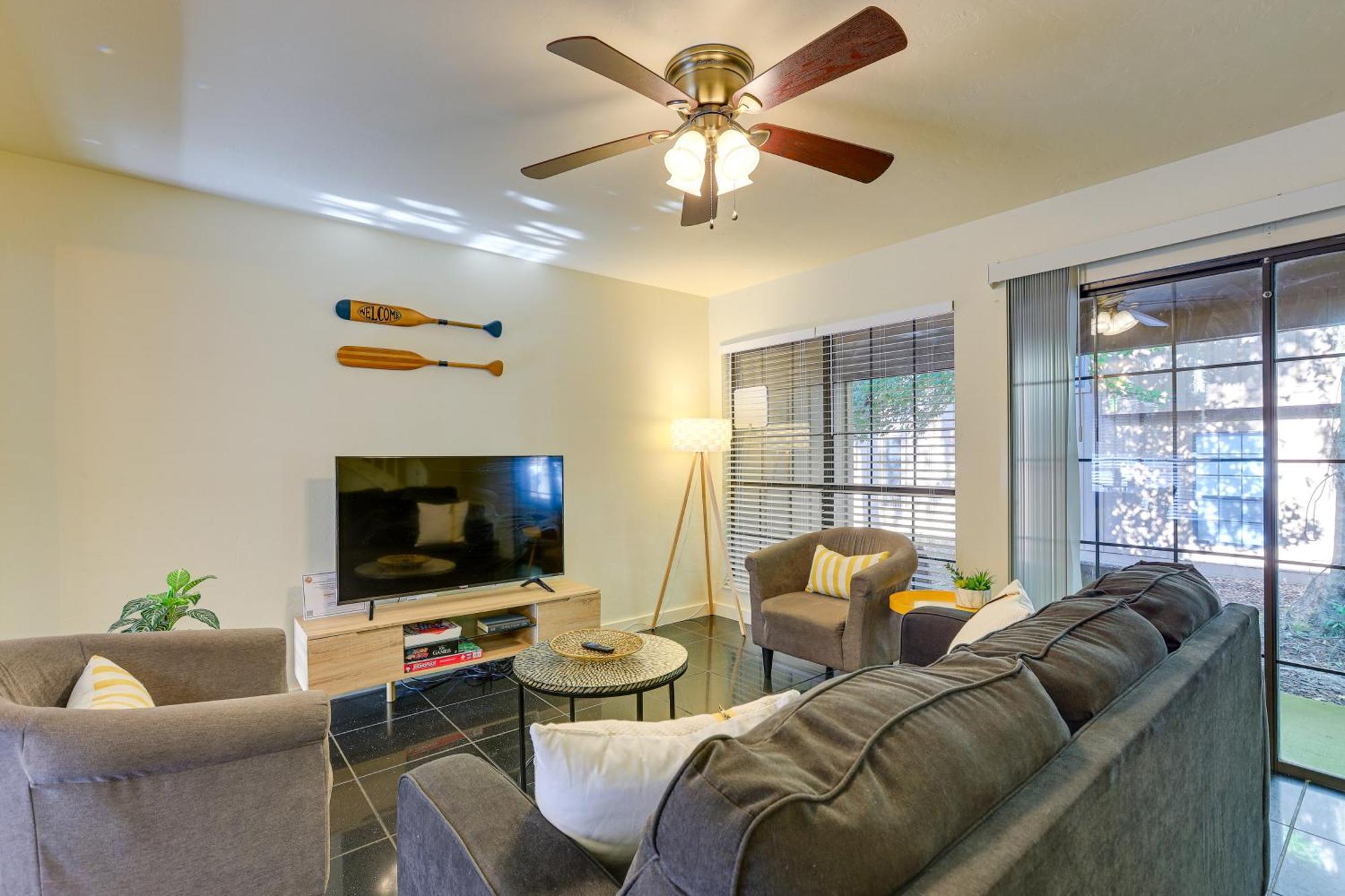 Townhome With Patio About 3 Mi To Uf! Holiday home *