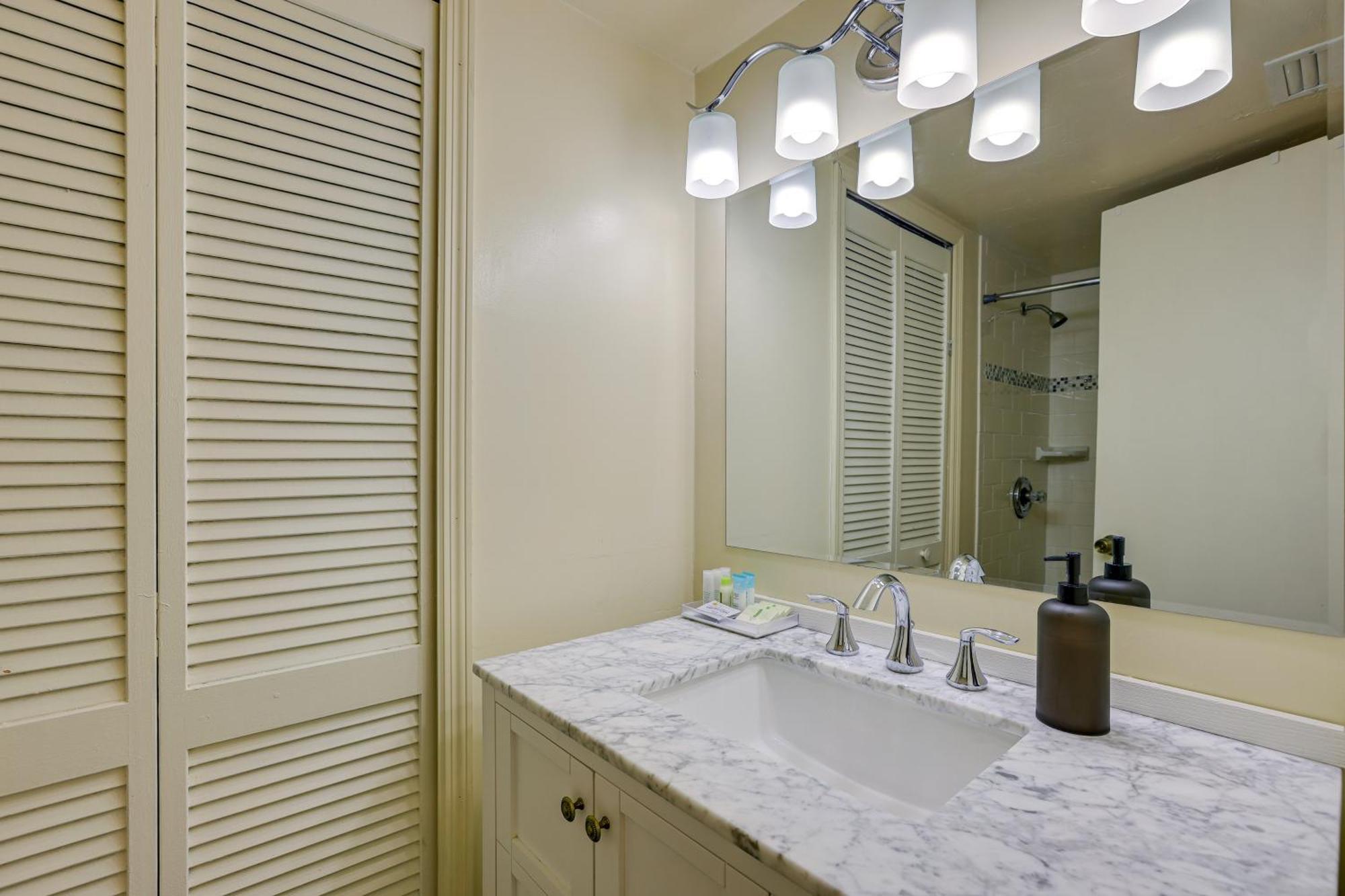 Holiday home Townhome With Patio About 3 Mi To Uf!