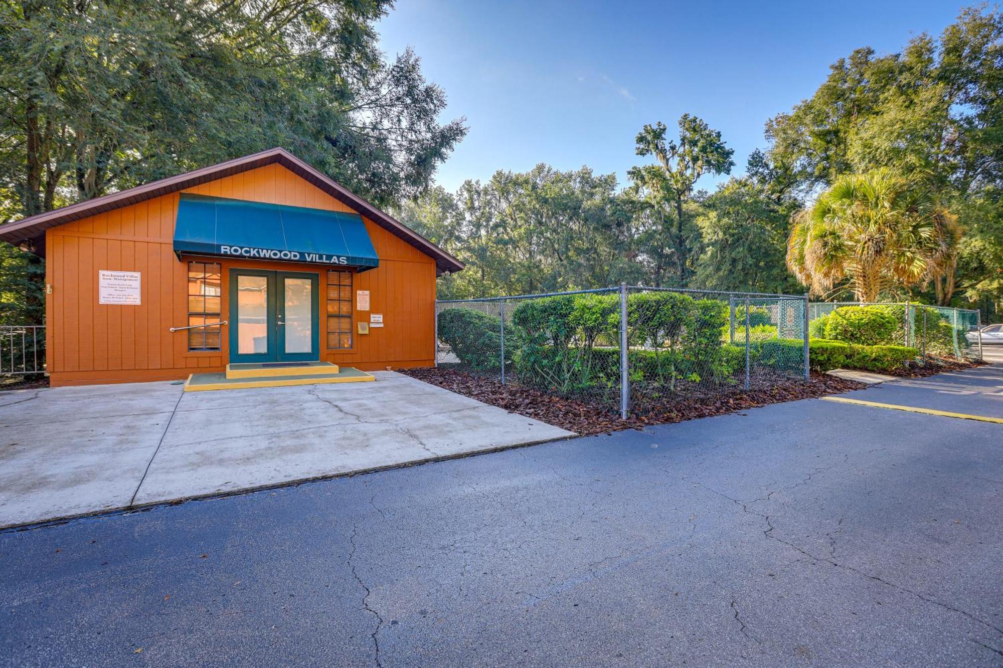Townhome With Patio About 3 Mi To Uf! Holiday home *