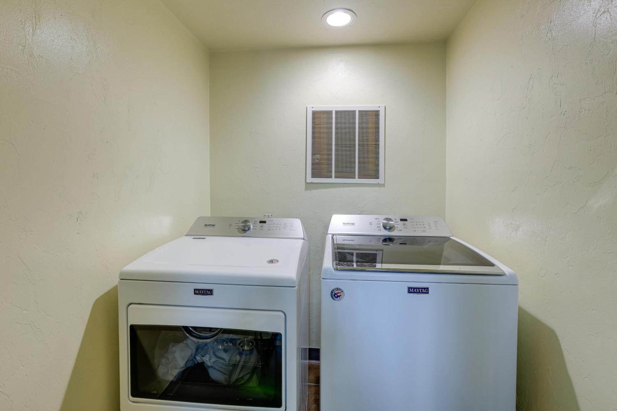 Holiday home Townhome With Patio About 3 Mi To Uf!