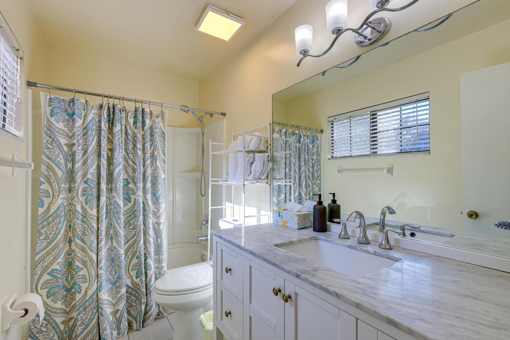 Holiday home Townhome With Patio About 3 Mi To Uf!
