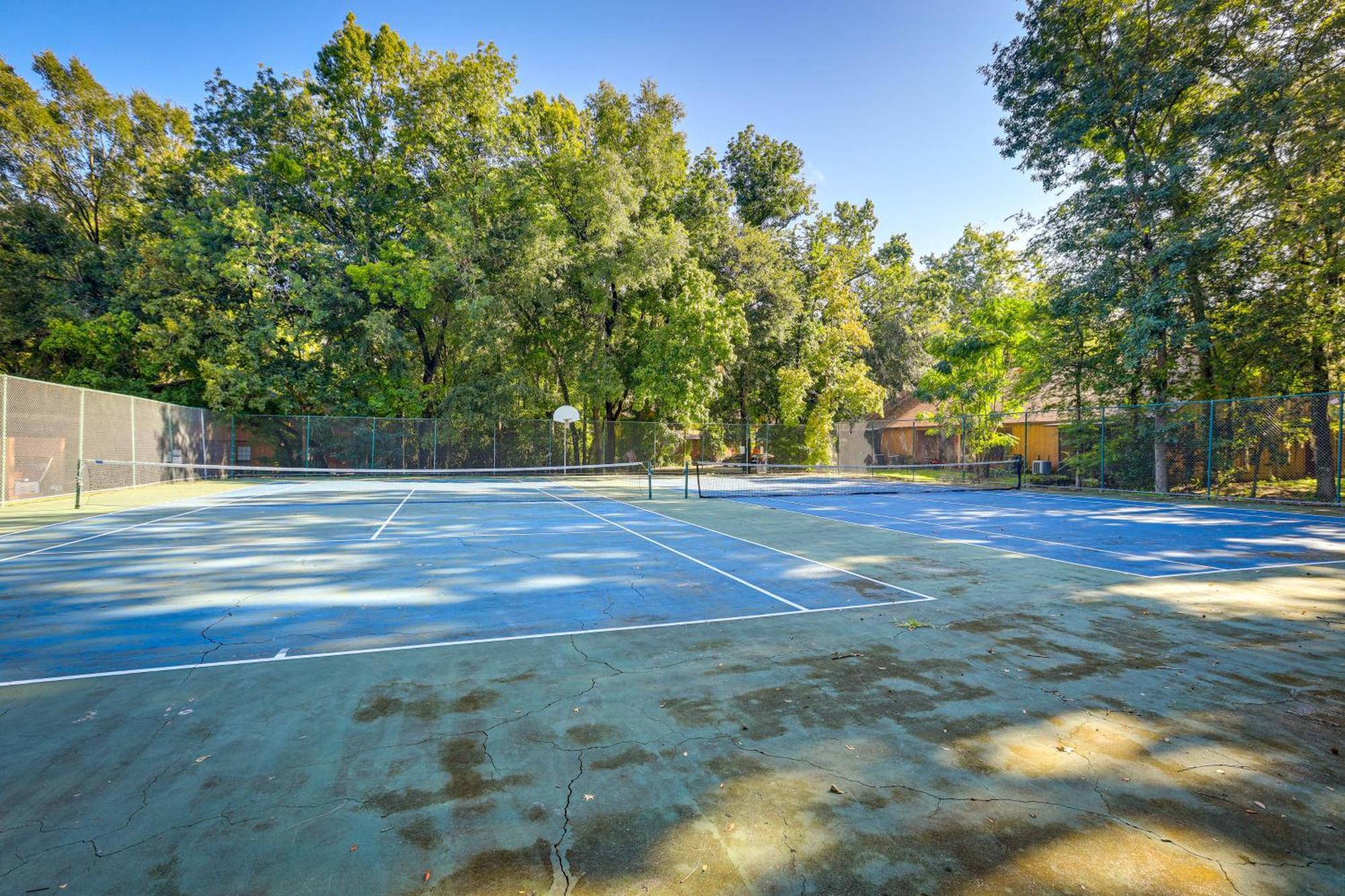 Townhome With Patio About 3 Mi To Uf! Holiday home *