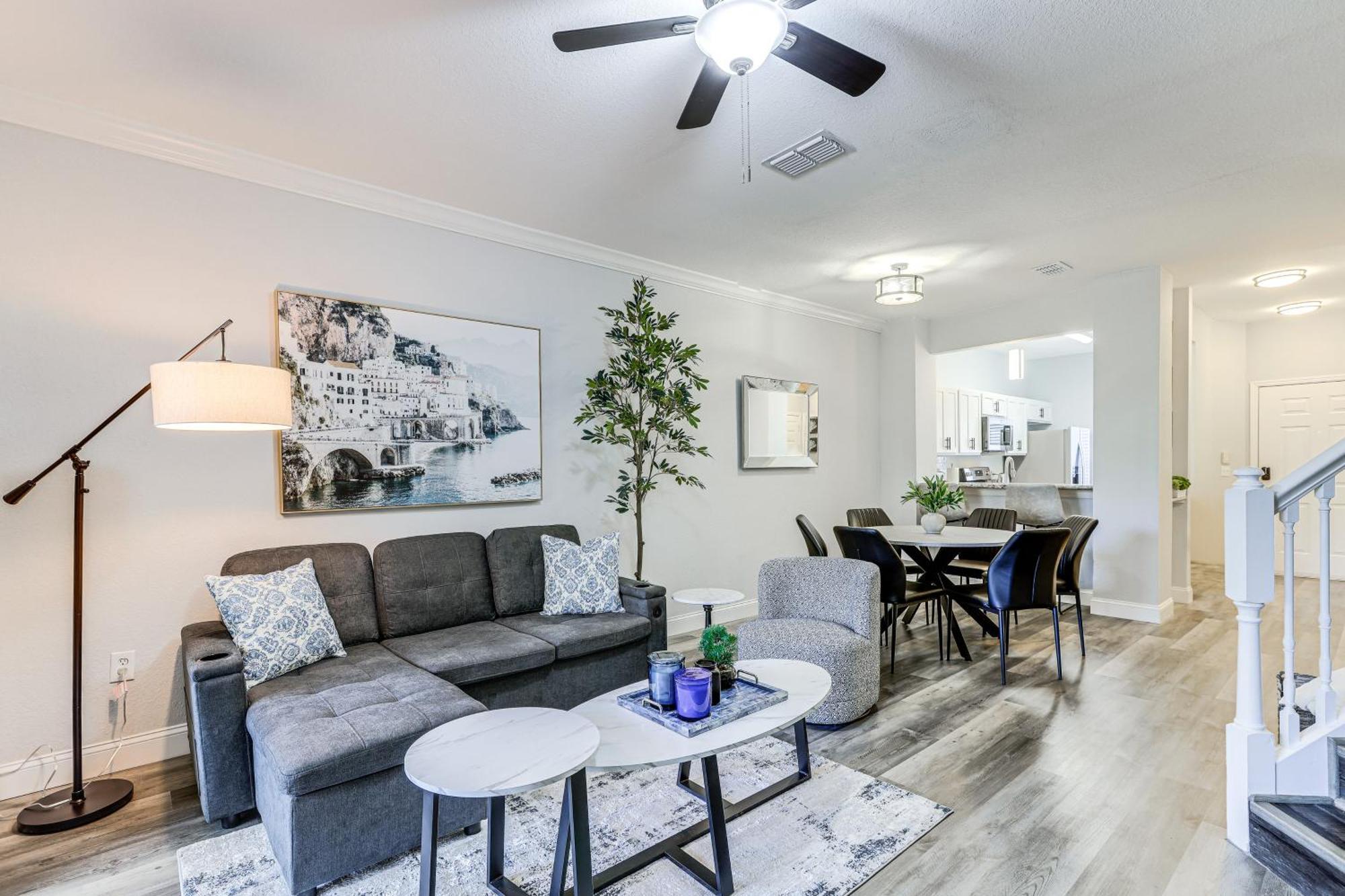 Tranquil Gem With Lanai And Pool Access!