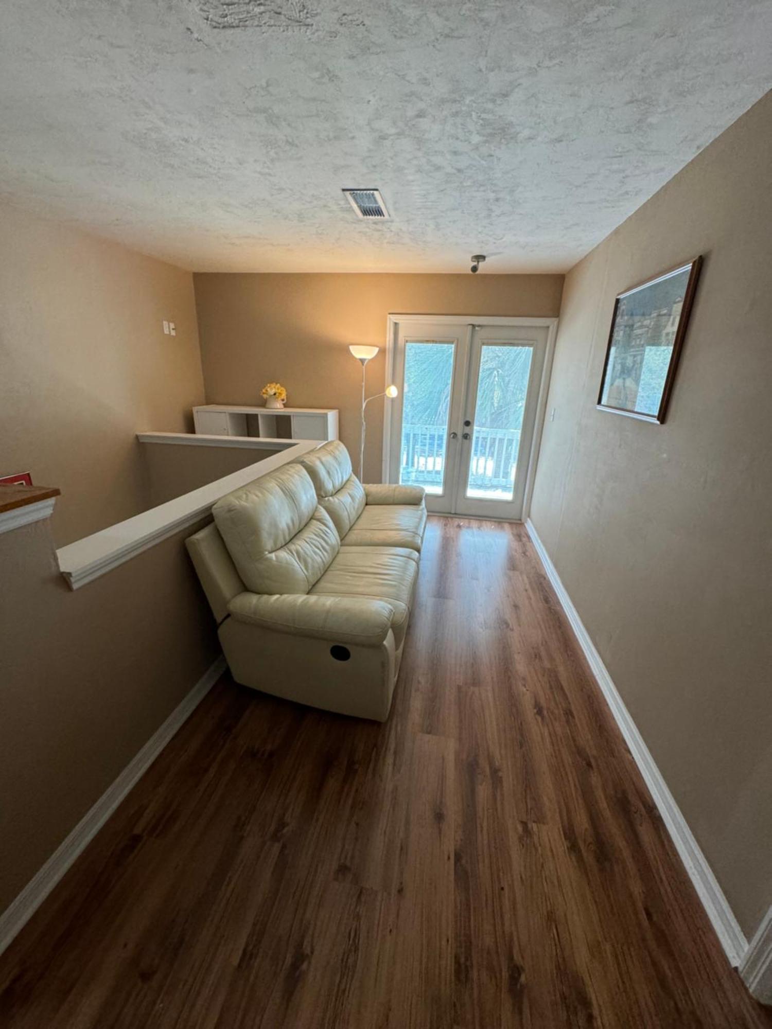 House With Style And Huge Balcony * Gainesville
