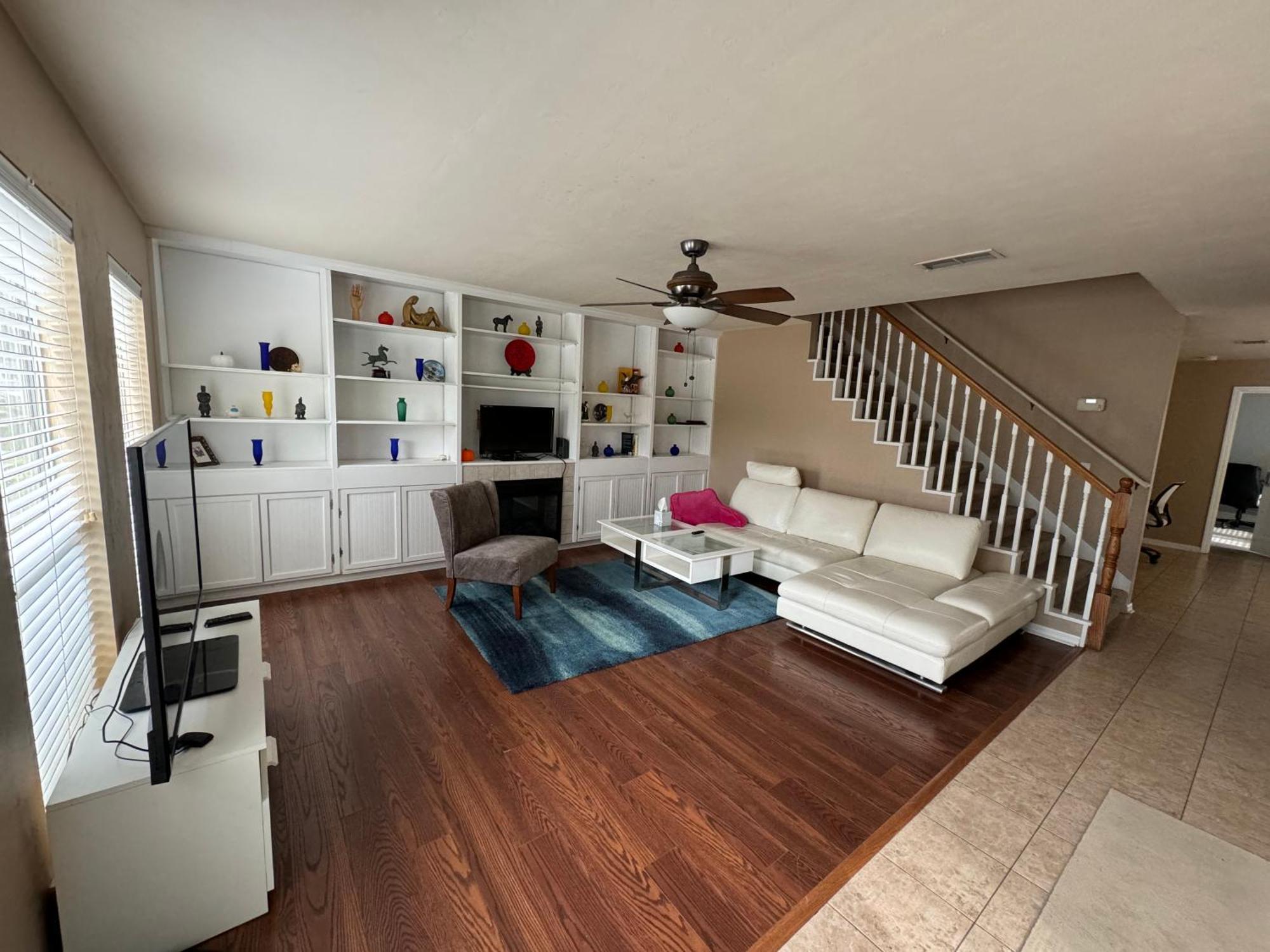 House With Style And Huge Balcony * Gainesville