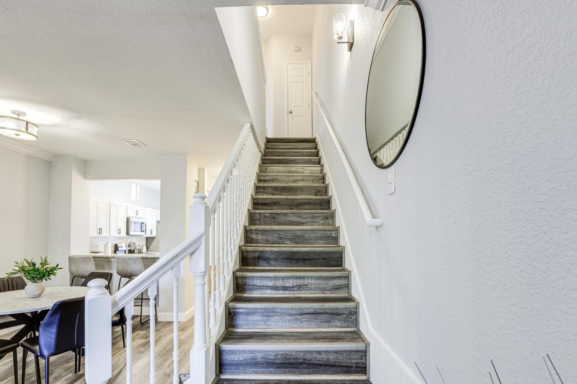 Tranquil Gem With Lanai And Pool Access!