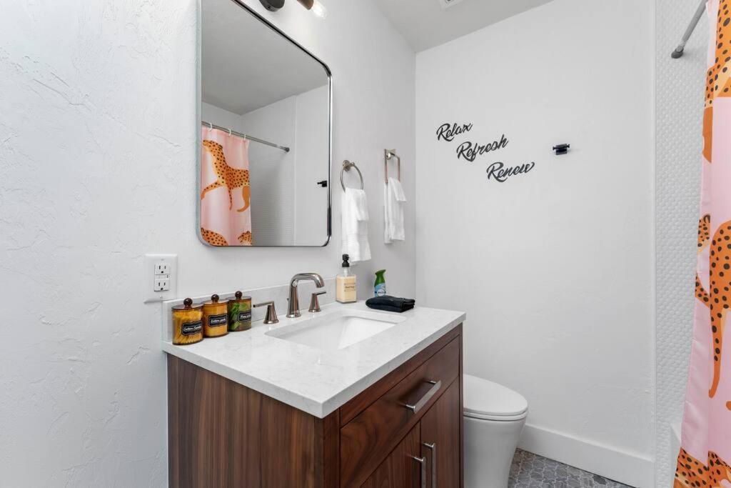 Smart Bungalow: 10-min To Uf, Location Casa de férias