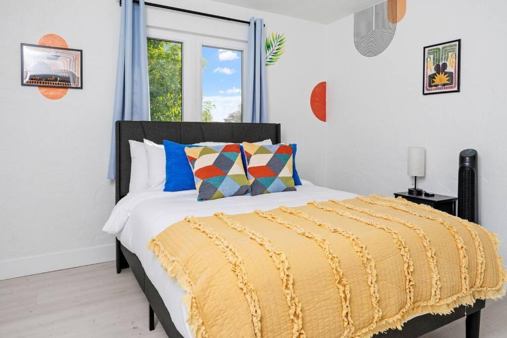 Smart Bungalow: 10-min To Uf, Location