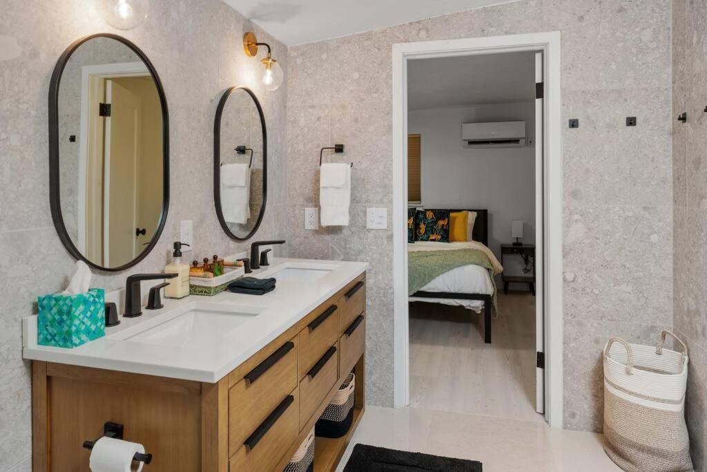 Casa de férias Smart Bungalow: 10-min To Uf, Location *