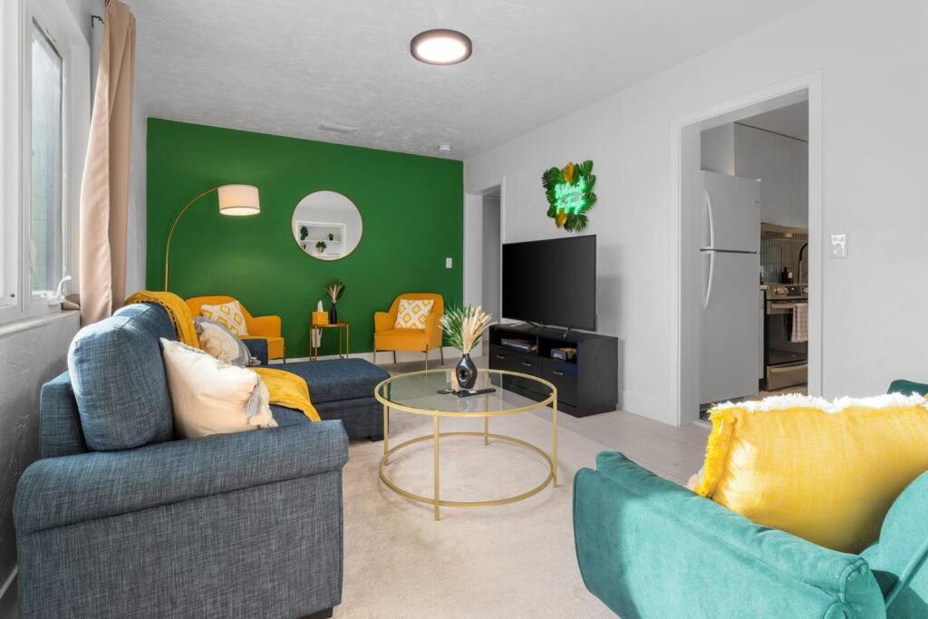 Smart Bungalow: 10-min To Uf, Location