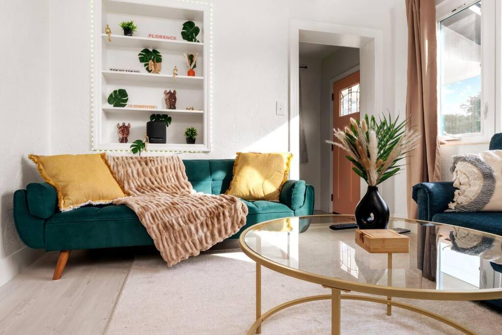 Smart Bungalow: 10-min To Uf, Location