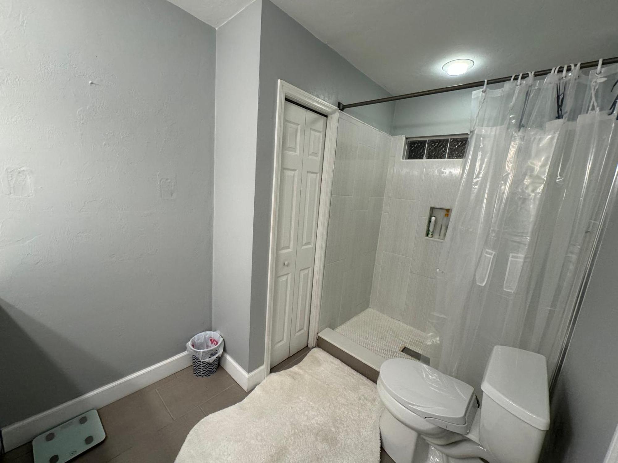 Spacious In A House * Gainesville
