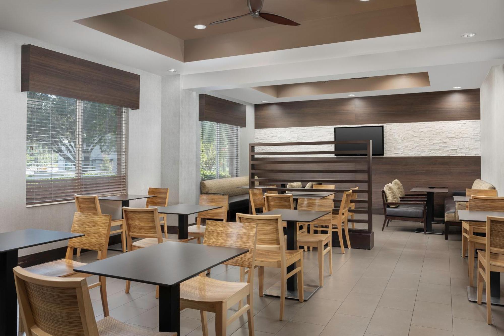 Country & By Radisson, Gainesville, Fl 3* Gainesville